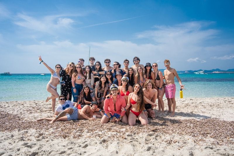 Yeah Ibiza Trip con ferry (salida desde varios lugares)